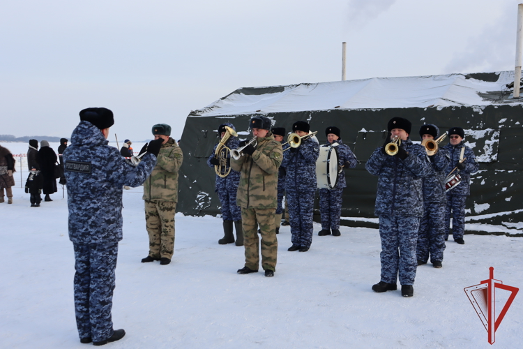 В Хабаровске росгвардейцы приняли участие в подготовке и проведении мероприятий, посвящённых празднованию Крещения Господня