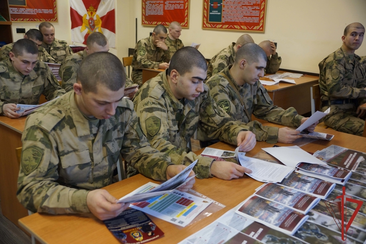 Росгвардейцы провели агитационные мероприятия по приему на службу в Хабаровском крае