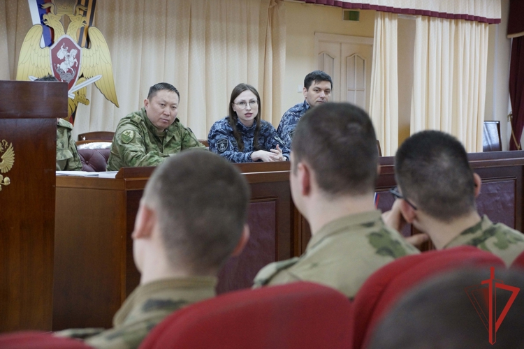 Росгвардейцы провели агитационные мероприятия по приему на службу в Хабаровском крае