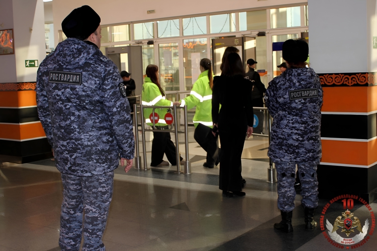 В Хабаровске росгвардейцы обеспечили правопорядок во время серии домашних игр ХК «Амур» 