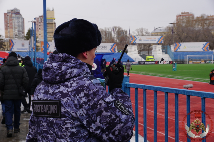 В Хабаровске росгвардейцы обеспечили охрану общественного порядка в период проведения футбольного матча 