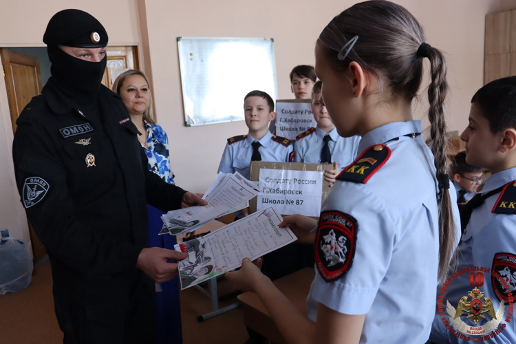 Воспитанники кадетских классов из Хабаровска написали письма и передали посылки участникам специальной военной операции