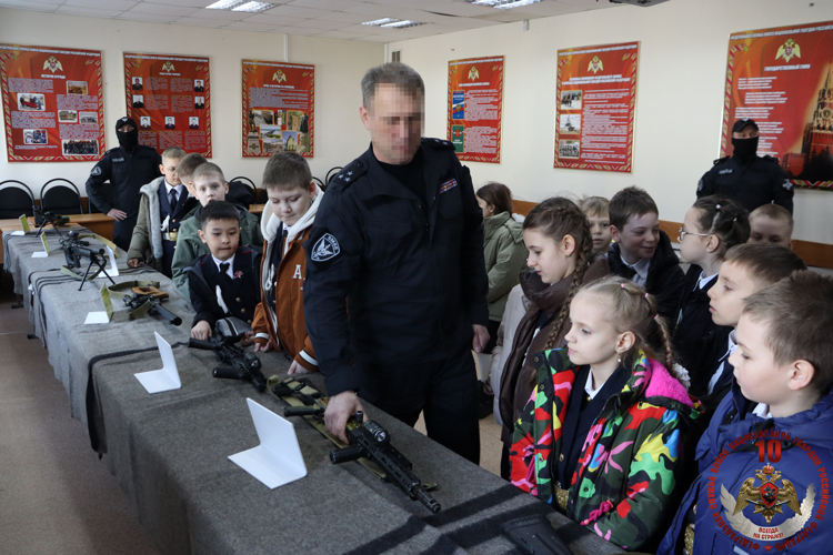 В Хабаровске росгвардейцы провели день открытых дверей, приуроченный к 215-й годовщине создания войск правопорядка