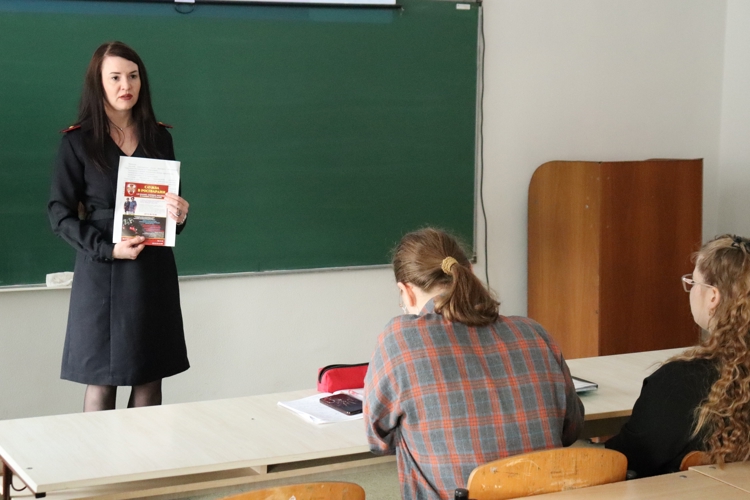 В Хабаровске росгвардейцы приняли участие в «круглом столе» со студентами университета