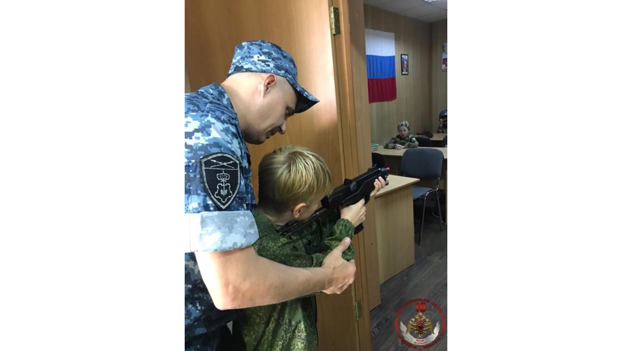 Героем новой рубрики «Знай наших» стал сотрудник вневедомственной охраны Росгвардии из Ванинского района Хабаровского края Владимир Воропаев