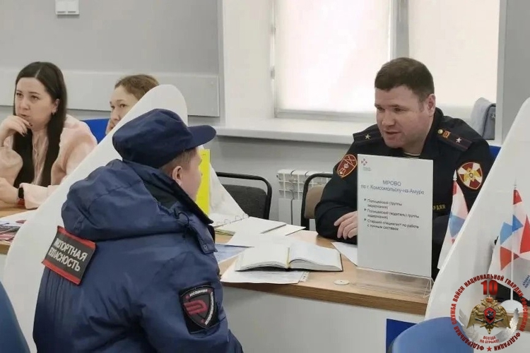 В Хабаровском крае сотрудники Росгвардии приняли участие во Всероссийской ярмарке трудоустройства