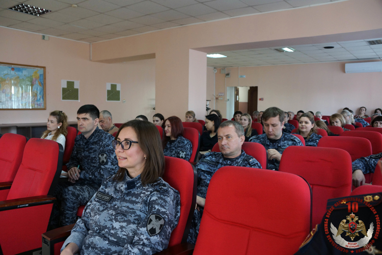 В Хабаровске росгвардейцы встретились с представителем русской православной церкви
