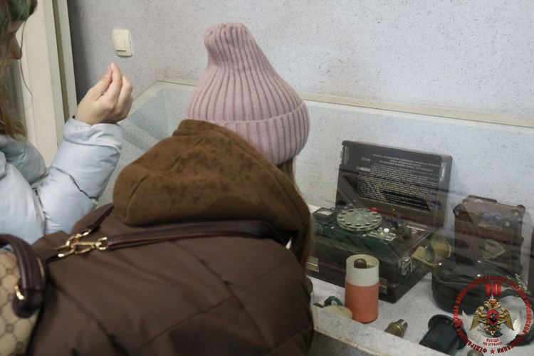 Патриотическое мероприятие для школьников прошло в хабаровском ОМОНе «Амурский»