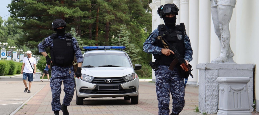В Хабаровске росгвардейцы провели тренировки по обеспечению общественной безопасности в период проведения спортивных мероприятий 