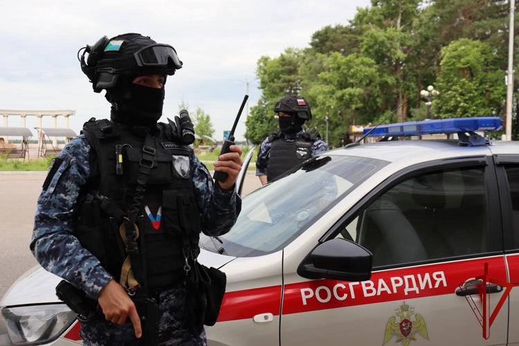 В Хабаровске росгвардейцы провели тренировки по обеспечению общественной безопасности в период проведения спортивных мероприятий 