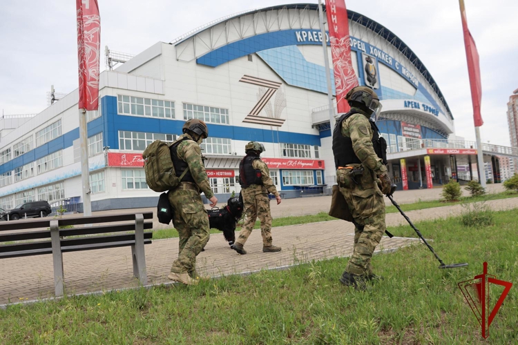 В Хабаровске росгвардейцы провели тренировки по обеспечению общественной безопасности в период проведения спортивных мероприятий 
