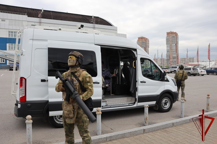 В Хабаровске росгвардейцы провели тренировки по обеспечению общественной безопасности в период проведения спортивных мероприятий 