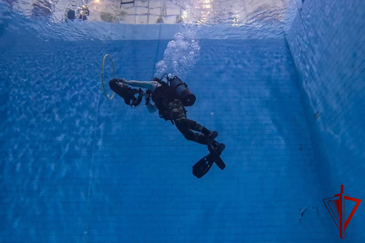 Сотрудники хабаровского ОМОН «Амурский» стали серебряными призёрами соревнований среди водолазов Восточного округа Росгвардии