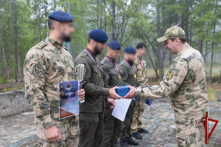 Сотрудники хабаровского ОМОН «Амурский» стали серебряными призёрами соревнований среди водолазов Восточного округа Росгвардии