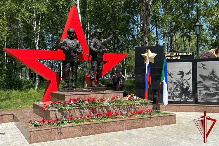 В г. Советская Гавань сотрудники Росгвардии оказали помощь женщине, потерявшей сознание во время массового мероприятия 