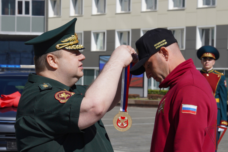 Заместитель директора Росгвардии генерал-полковник Василий Сонин поздравил победителей Всероссийского конкурса профессионального мастерства «Лучший по профессии» (видео)