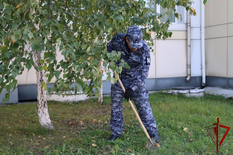 В Хабаровске росгвардейцы приняли участие в экологической акции «Зеленая Россия» 