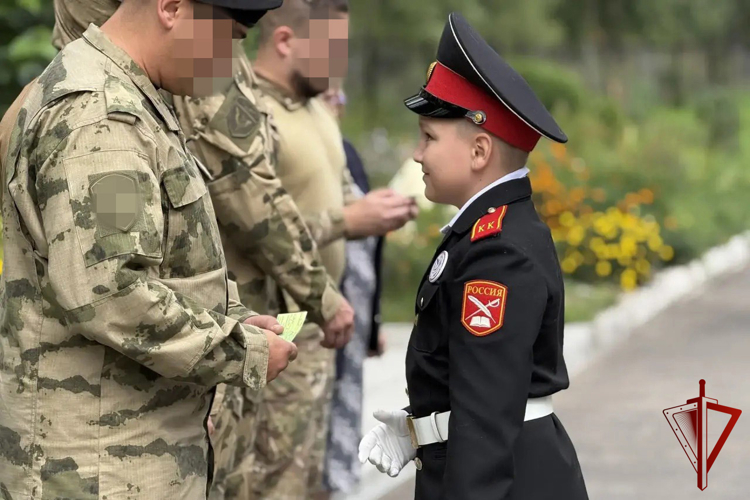 Сотрудники ОМОН «Ураган» Росгвардии приняли участие в памятной линейке в Комсомольске‑на‑Амуре