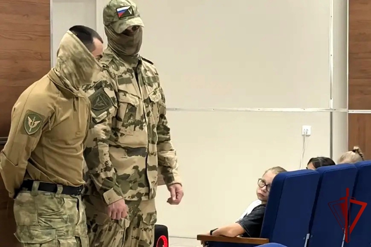 В Комсомольске‑на‑Амуре прошла встреча бойцов ОМОН «Ураган» Росгвардии с воспитанниками Регионального центра развития спорта