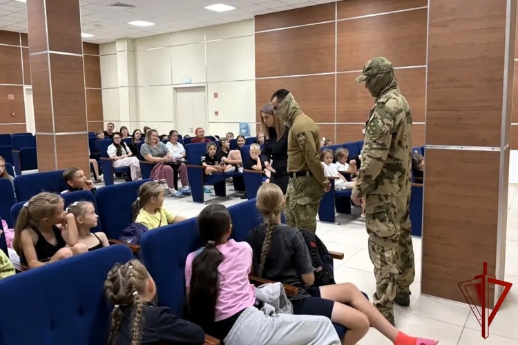 В Комсомольске‑на‑Амуре прошла встреча бойцов ОМОН «Ураган» Росгвардии с воспитанниками Регионального центра развития спорта