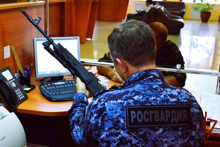 За прошедшую неделю в Хабаровском крае росгвардейцы провели около 100 проверок условий хранения оружия