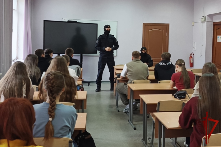 Сотрудники ОМОН Росгвардии провели профориентационные встречи со студентами вузов Хабаровского края