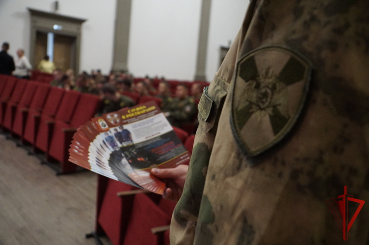 В Хабаровске военный оркестр регионального управления Росгвардии выступил для студентов университета 