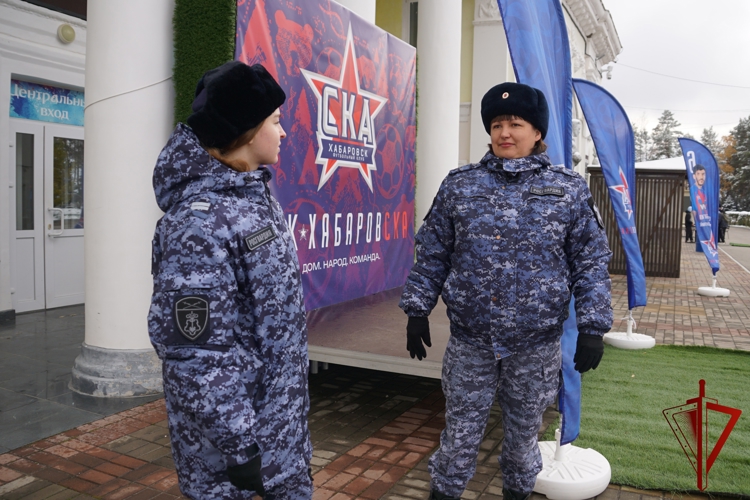 В Хабаровске росгвардейцы обеспечили охрану общественного порядка в период проведения футбольного матча